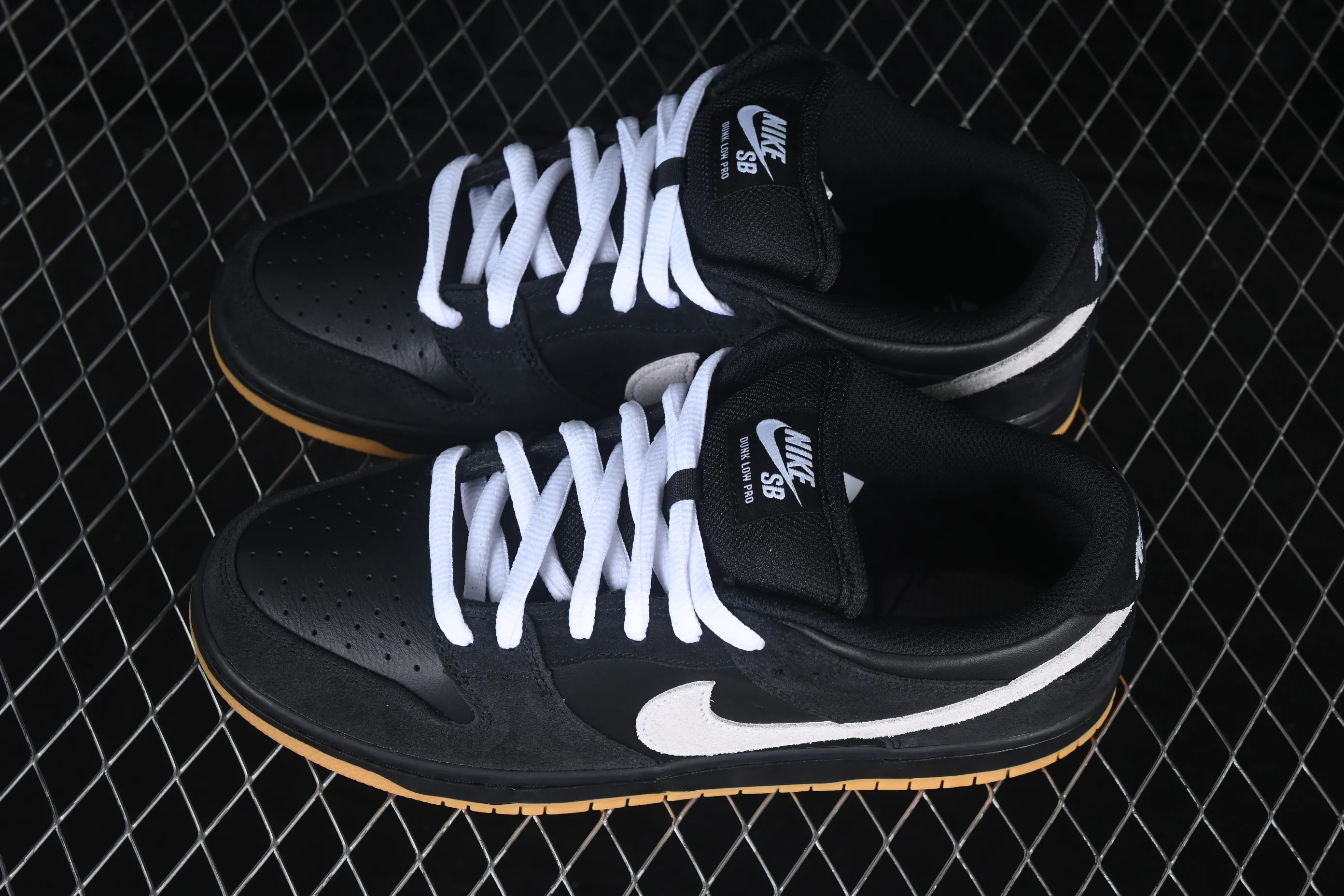 All Categories Nk SB Dunk Series Nk SB Dunk Low Low-top sneakers Foreign trade version Nike SB Dunk Low Raw rubber black and white Full toe layer low-top casual sneakers HF3704-003